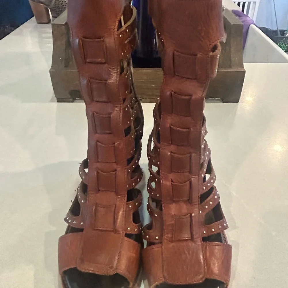 Freebird Lotus Brown Leather Sandals w Studded Detail Size 9, NWOT - Picture 6 of 7